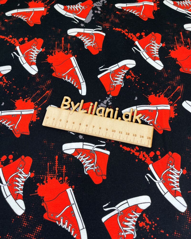 Jersey Digital Print - Sneakers på sort baggrund