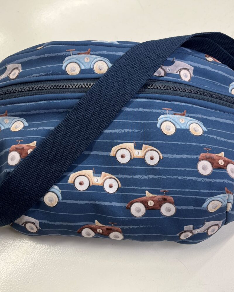Eget design - stor bum bag. SoftShell i blå med små biler på