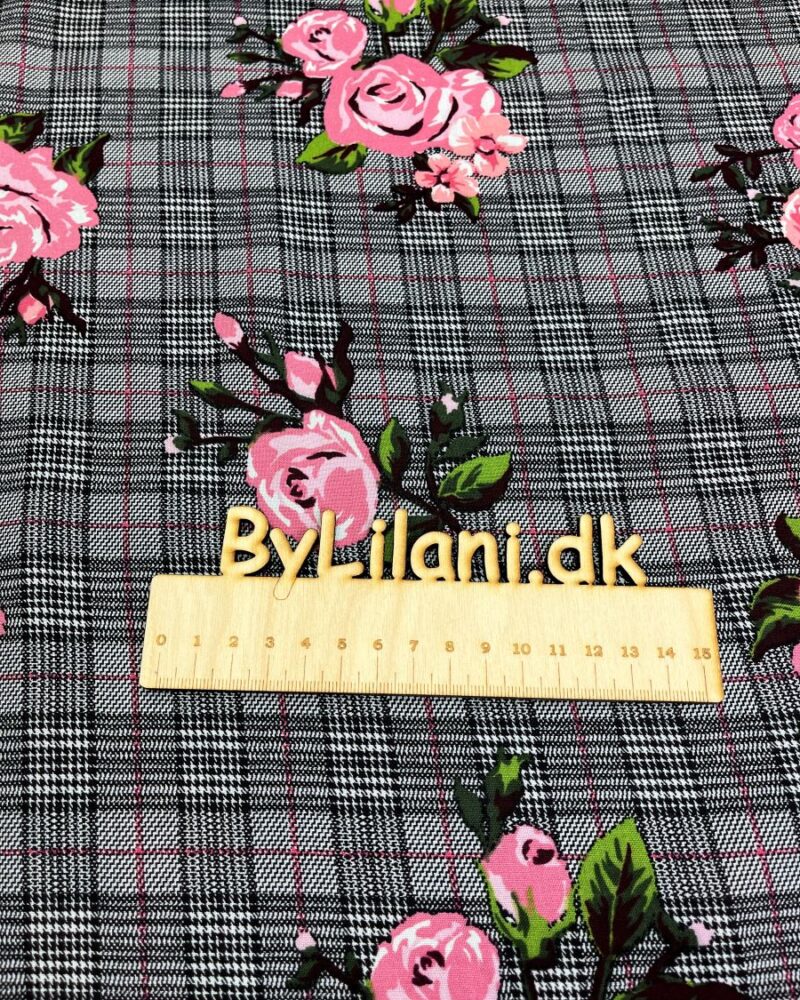 Viskose - vævet med lyserøde blomster