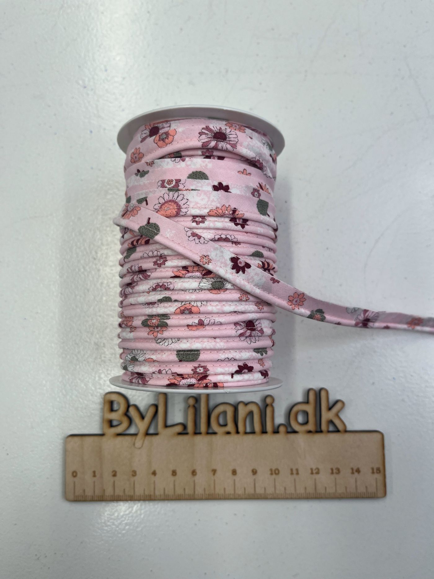 PipingBånd - 10 mm - Lyserød med blomster