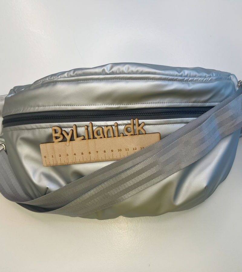 Eget design - stor bum bag. Vandafvisende i sølv