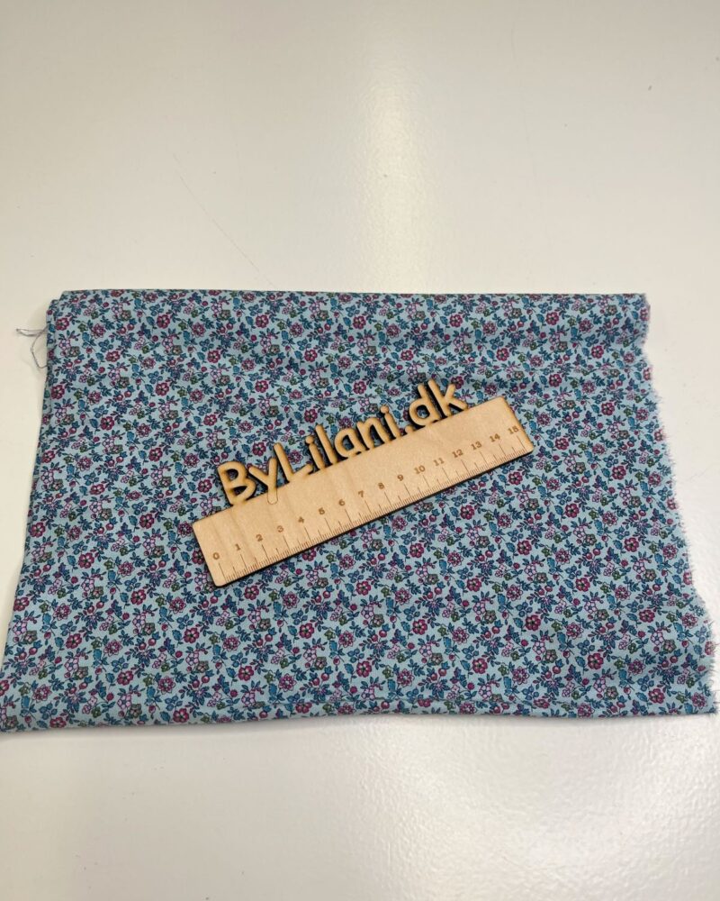 Patchwork - Blomster på blå baggrund